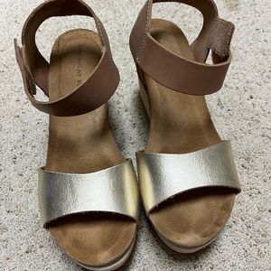 Chocolat blu sandals. Size 39. Good condition and super comfortable.